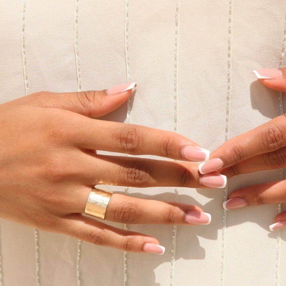 NWT Gorjana Sz 7 Camila Hammered 18K Gold Cigar Band Thick Wide Ring Layering